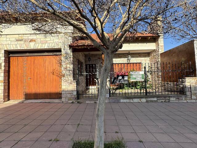 #561 - CASA para Venta en Bahia Blanca - AR-B - 2